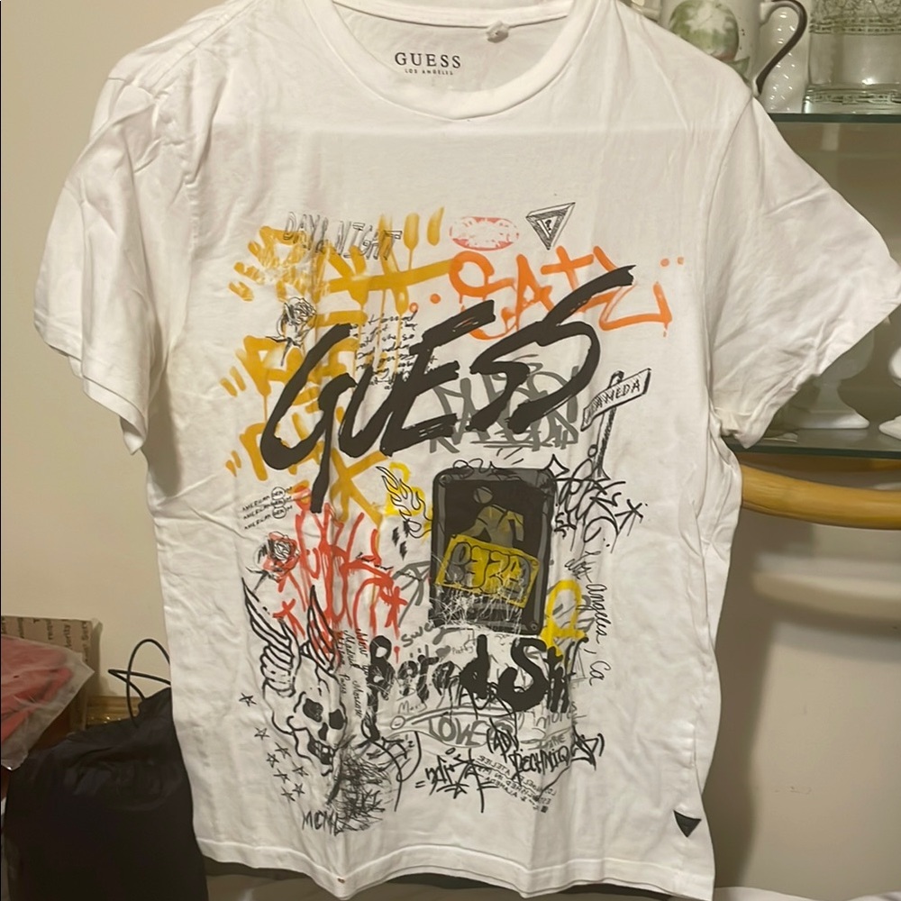 Men's Guess White and Yellow Short Sleeve Tee with Urban Graphic Design (000481)